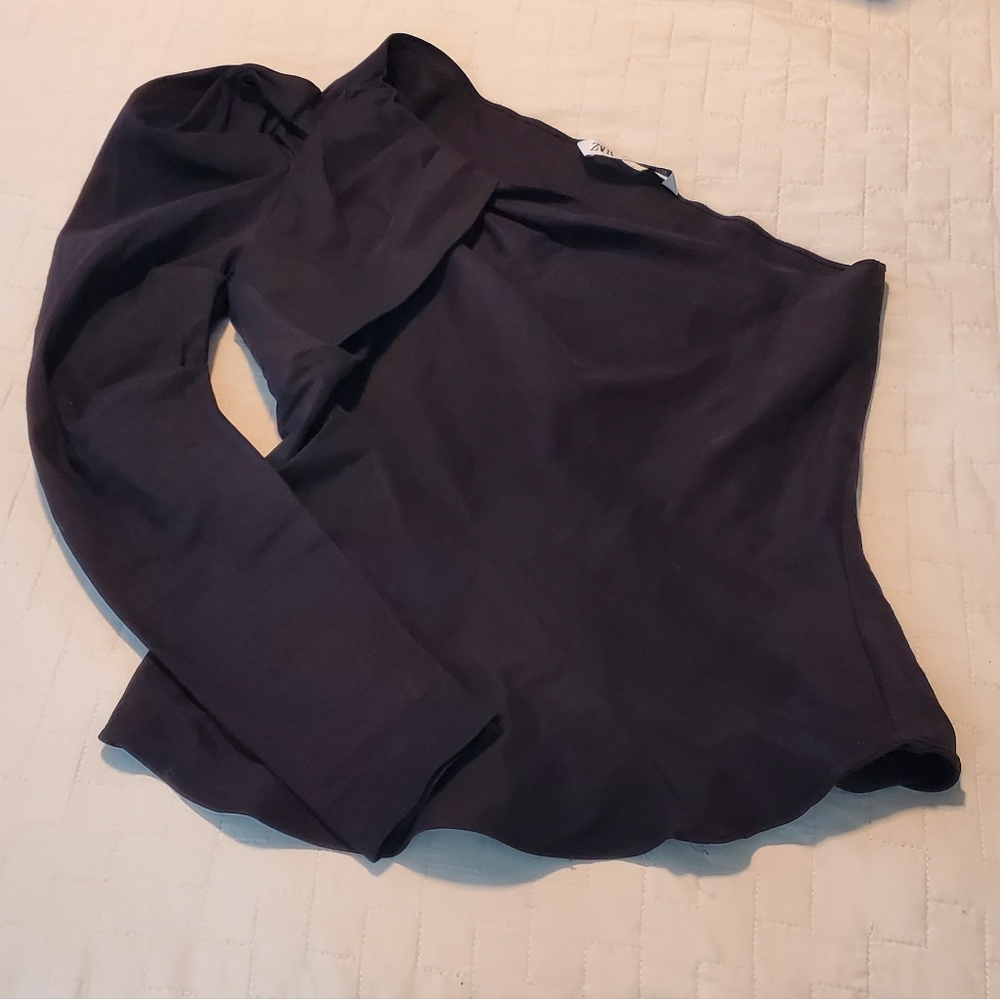 💕 Zara 💕 Black One Sleeve Top Size M